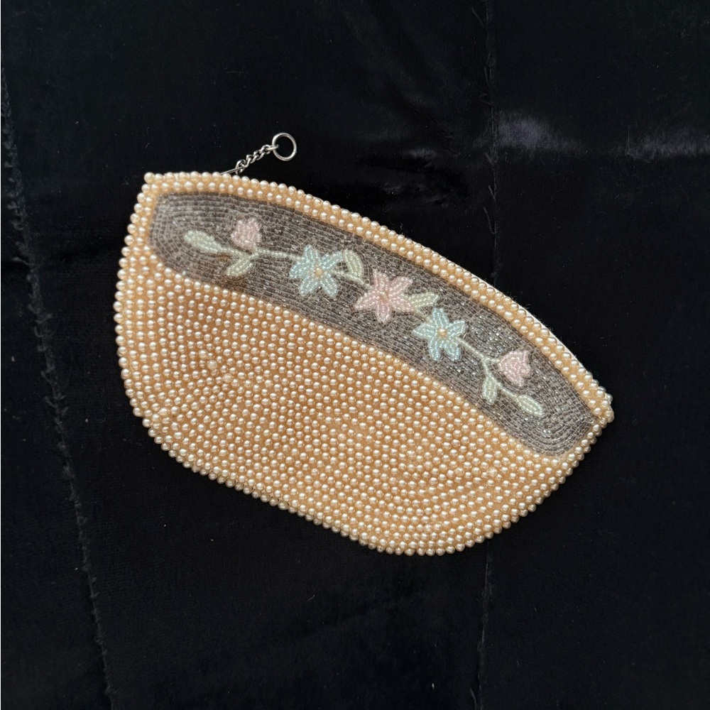 Beautiful vintage antique 1950s beaded coin makeup purse floral wallet pouch y2k